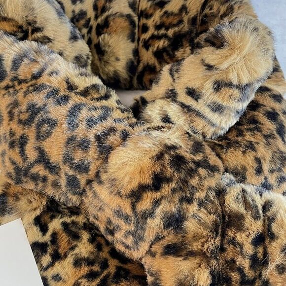 Apparis Jasper Leopard Scarf Womens Fake Fur Animal Print Scarf NEW with TAGS! - Picture 4 of 9